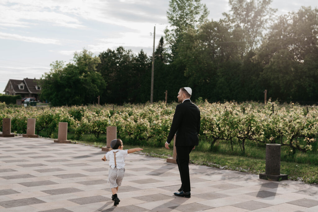 groom walking to his ceremony at la bullerie