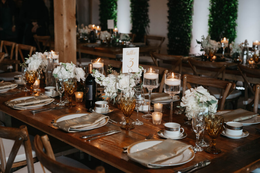 table decor of a wedding at la bullerie