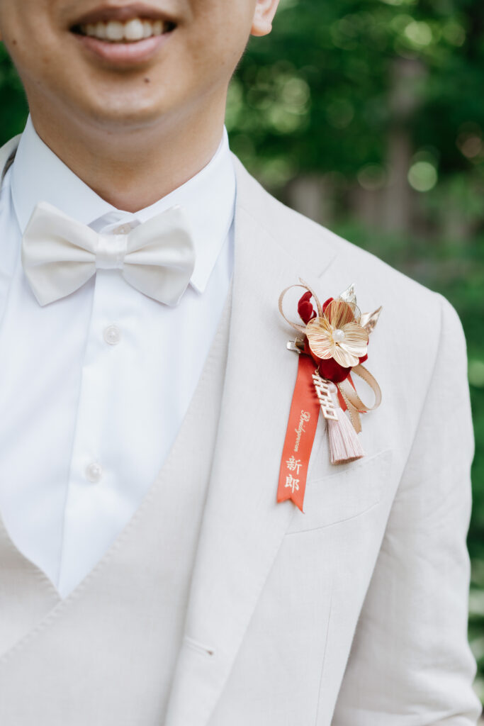 close up of the boutonniere 