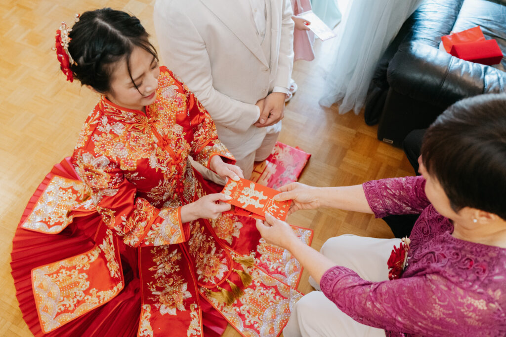 bride's mom giving a red envelope to her daughter